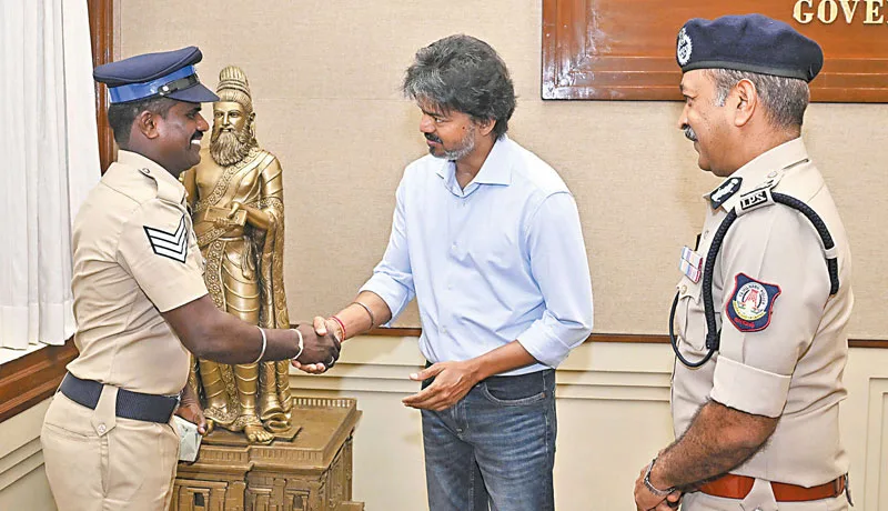 VelmuruganCmvijay.jpg