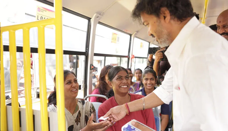 cmvijayBus4.jpg