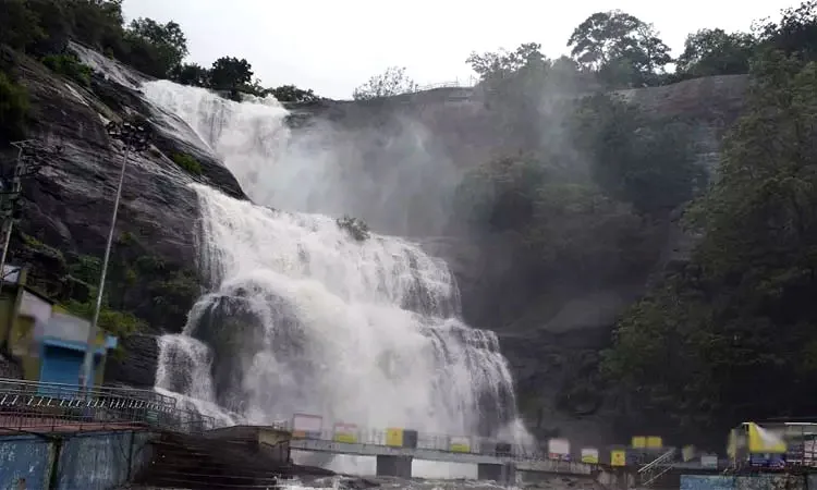 KutralamFallsRain.jpg