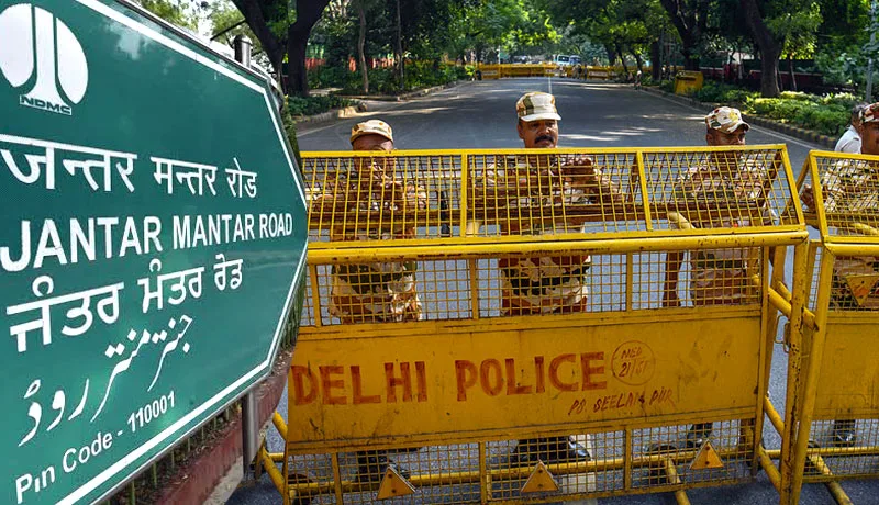 delhiPoliceJantarmantar.jpg