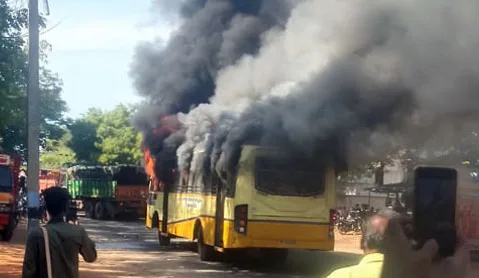 BusFiresnkl.jpg
