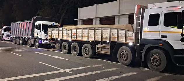 RajastanLorries.jpg