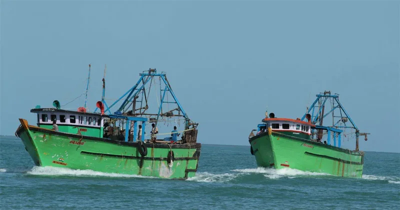 BoatFil4i34.jpg