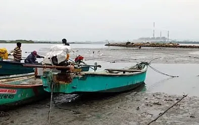 boatbeach.jpg
