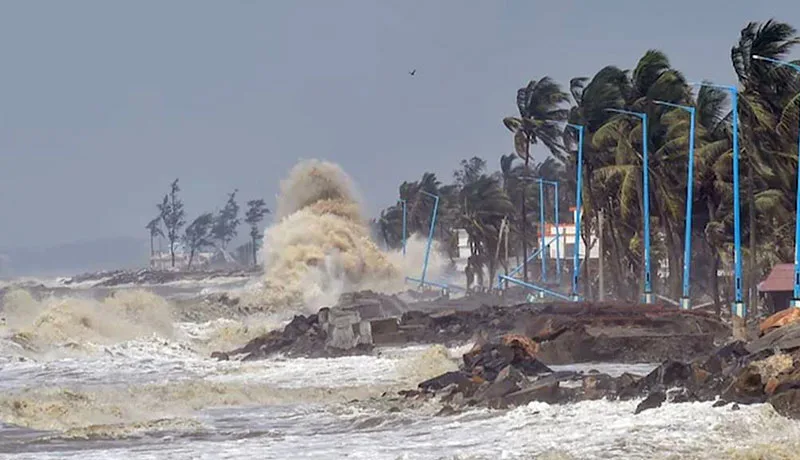 cycloneSea.jpg