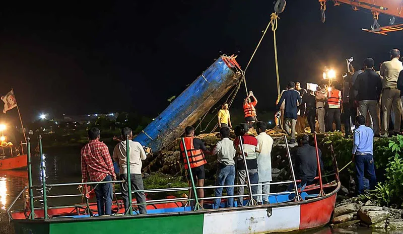 BiharBoatsink.jpg