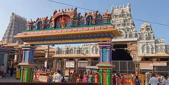 TiruchendurKopuram.webp